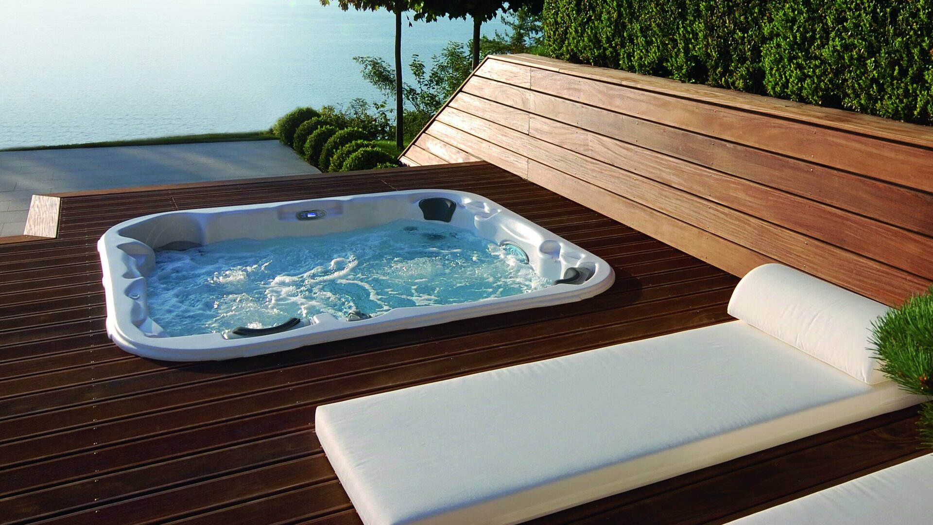 Whirlpool Beratungstermin vereinbaren - Dimension One Spas